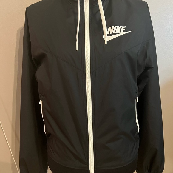 Nike Black and White Windbreaker with Full-Length Zipper - Picture 1 of 6